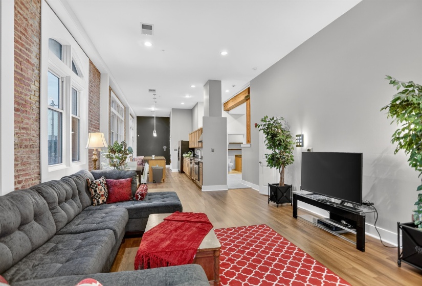 435 FRONT ST, Memphis, Tennessee 38103, 2 Bedroom Bedrooms, 5 Room Rooms,2.1 BathroomBathrooms,Residential,For Sale,FRONT,0,10211115