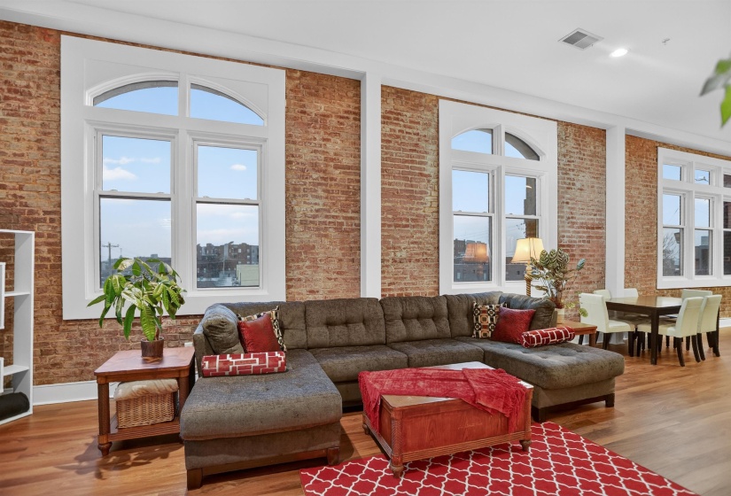 435 FRONT ST, Memphis, Tennessee 38103, 2 Bedroom Bedrooms, 5 Room Rooms,2.1 BathroomBathrooms,Residential,For Sale,FRONT,0,10211115