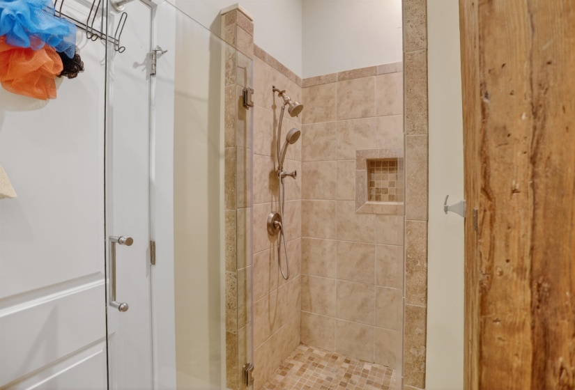 435 FRONT ST, Memphis, Tennessee 38103, 2 Bedroom Bedrooms, 5 Room Rooms,2.1 BathroomBathrooms,Residential,For Sale,FRONT,0,10211115