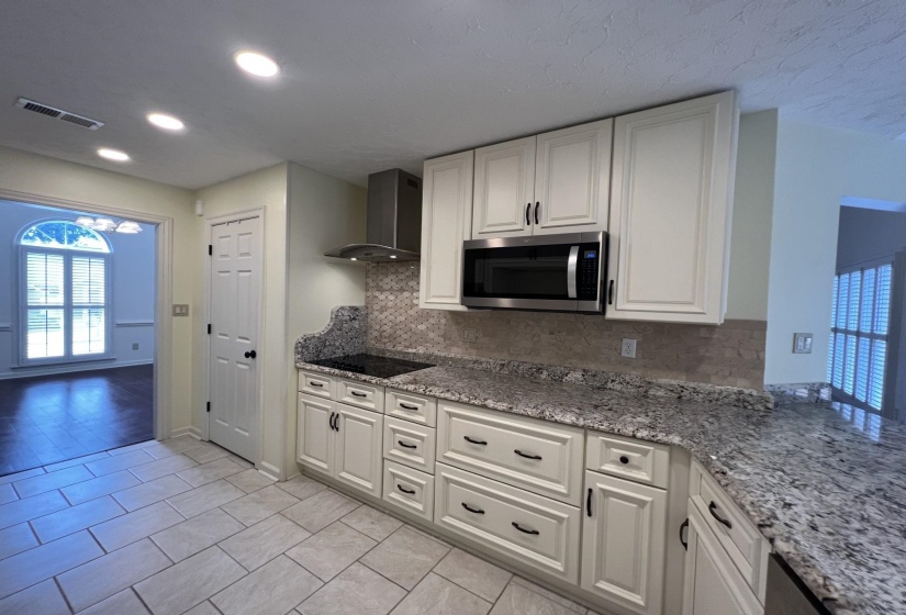 1770 MILL GLEN CV, Memphis, Tennessee 38016, 4 Bedrooms Bedrooms, 7 Rooms Rooms,2 BathroomsBathrooms,Residential,For Sale,MILL GLEN,10211125