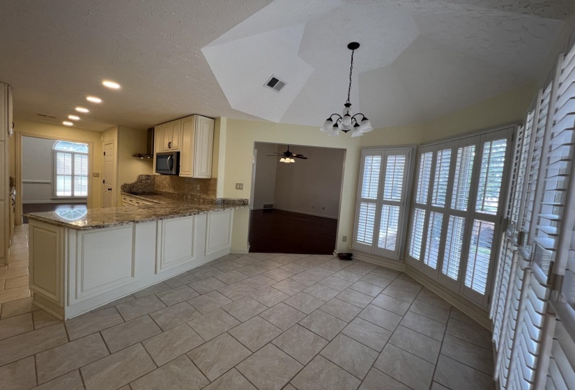 1770 MILL GLEN CV, Memphis, Tennessee 38016, 4 Bedrooms Bedrooms, 7 Rooms Rooms,2 BathroomsBathrooms,Residential,For Sale,MILL GLEN,10211125