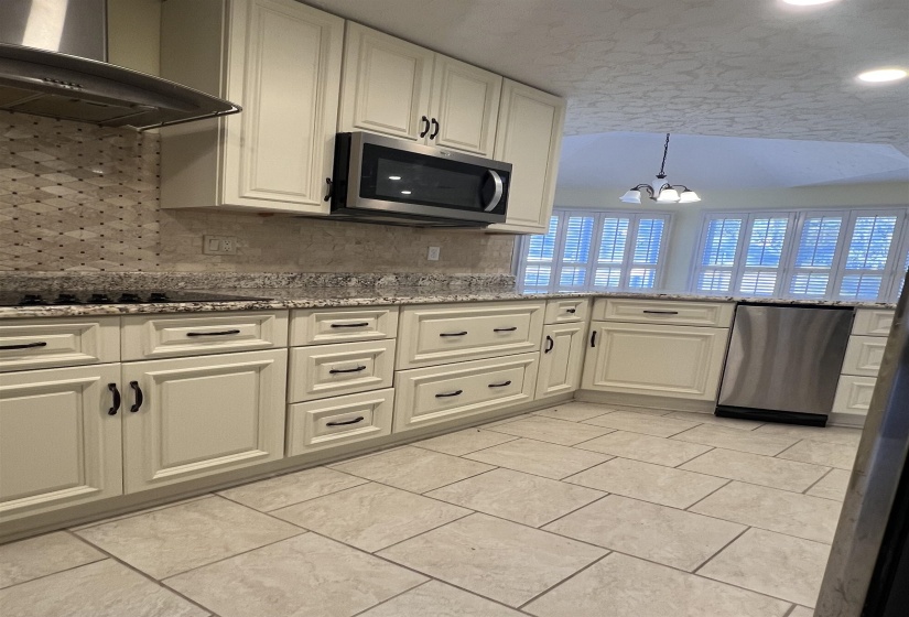 1770 MILL GLEN CV, Memphis, Tennessee 38016, 4 Bedrooms Bedrooms, 7 Rooms Rooms,2 BathroomsBathrooms,Residential,For Sale,MILL GLEN,10211125