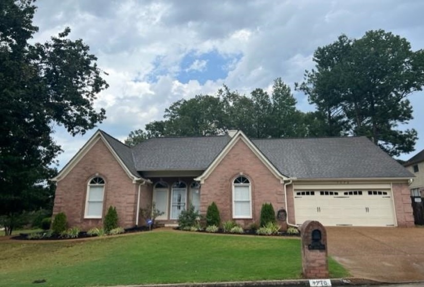 1770 MILL GLEN CV, Memphis, Tennessee 38016, 4 Bedrooms Bedrooms, 7 Rooms Rooms,2 BathroomsBathrooms,Residential,For Sale,MILL GLEN,10211125