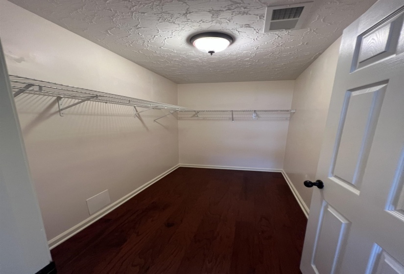 1770 MILL GLEN CV, Memphis, Tennessee 38016, 4 Bedrooms Bedrooms, 7 Rooms Rooms,2 BathroomsBathrooms,Residential,For Sale,MILL GLEN,10211125