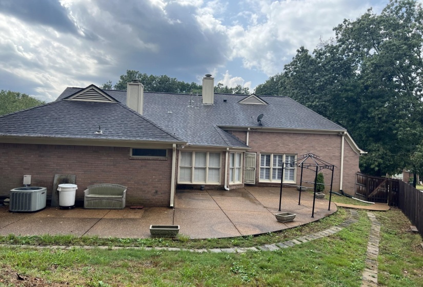 1770 MILL GLEN CV, Memphis, Tennessee 38016, 4 Bedrooms Bedrooms, 7 Rooms Rooms,2 BathroomsBathrooms,Residential,For Sale,MILL GLEN,10211125