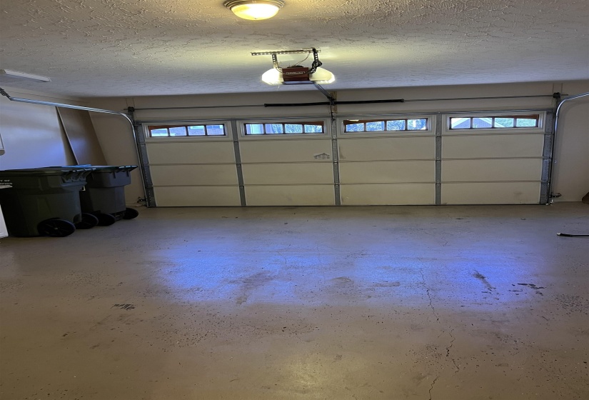 1770 MILL GLEN CV, Memphis, Tennessee 38016, 4 Bedrooms Bedrooms, 7 Rooms Rooms,2 BathroomsBathrooms,Residential,For Sale,MILL GLEN,10211125
