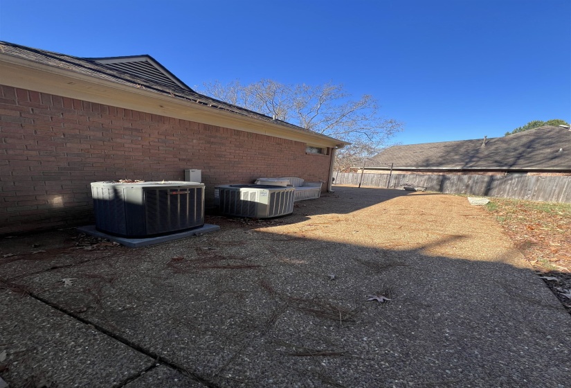 1770 MILL GLEN CV, Memphis, Tennessee 38016, 4 Bedrooms Bedrooms, 7 Rooms Rooms,2 BathroomsBathrooms,Residential,For Sale,MILL GLEN,10211125