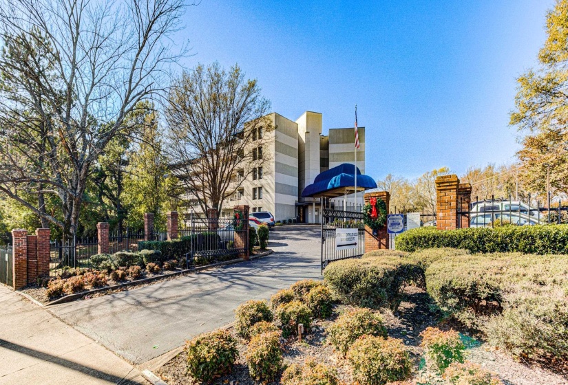 View of apartment building / complex featuring a fenced front yard