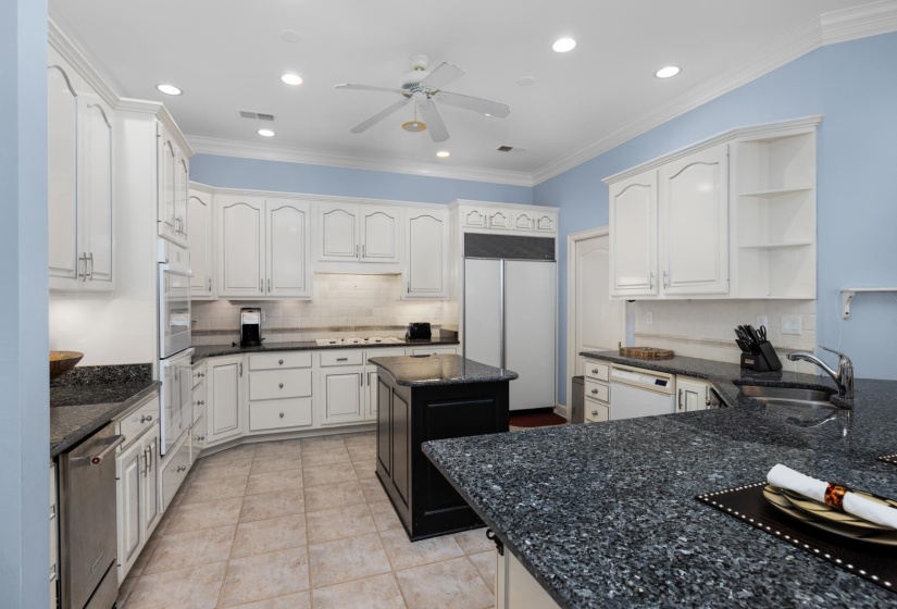 2445 EAGLERIDGE LN, Memphis, Tennessee 38016, 4 Bedrooms Bedrooms, 8 Rooms Rooms,3.1 BathroomsBathrooms,Residential,For Sale,EAGLERIDGE,10211194