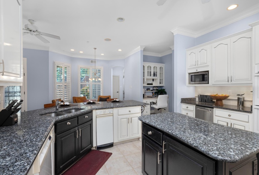 2445 EAGLERIDGE LN, Memphis, Tennessee 38016, 4 Bedrooms Bedrooms, 8 Rooms Rooms,3.1 BathroomsBathrooms,Residential,For Sale,EAGLERIDGE,10211194