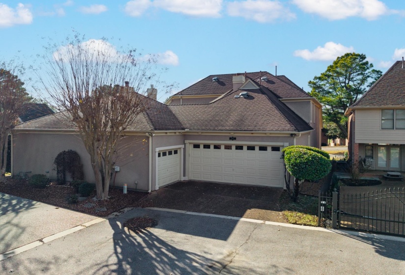 2445 EAGLERIDGE LN, Memphis, Tennessee 38016, 4 Bedrooms Bedrooms, 8 Rooms Rooms,3.1 BathroomsBathrooms,Residential,For Sale,EAGLERIDGE,10211194