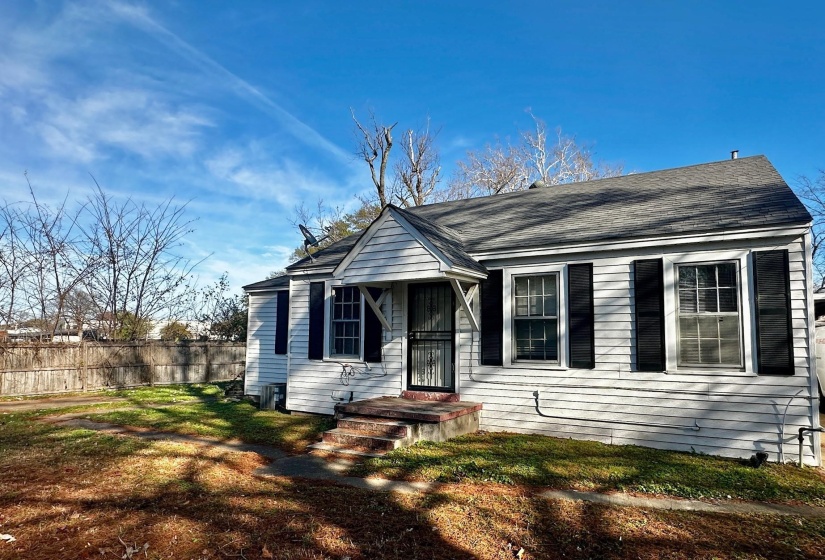 1108 WHITEHAVEN LN, Memphis, Tennessee 38116, 5 Bedroom Bedrooms, 2 Room Rooms,2.1 BathroomBathrooms,Residential,For Sale,WHITEHAVEN,0,10211212