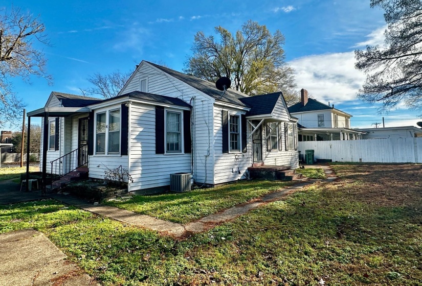 1108 WHITEHAVEN LN, Memphis, Tennessee 38116, 5 Bedroom Bedrooms, 2 Room Rooms,2.1 BathroomBathrooms,Residential,For Sale,WHITEHAVEN,0,10211212