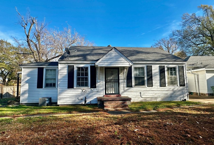 1108 WHITEHAVEN LN, Memphis, Tennessee 38116, 5 Bedroom Bedrooms, 2 Room Rooms,2.1 BathroomBathrooms,Residential,For Sale,WHITEHAVEN,0,10211212