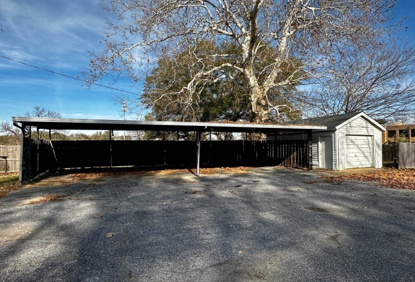 1108 WHITEHAVEN LN, Memphis, Tennessee 38116, 5 Bedroom Bedrooms, 2 Room Rooms,2.1 BathroomBathrooms,Residential,For Sale,WHITEHAVEN,0,10211212