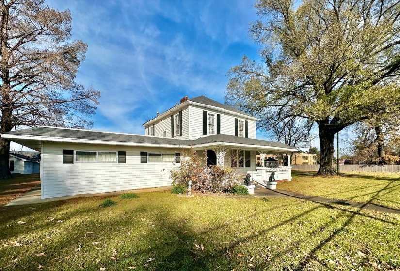 1108 WHITEHAVEN LN, Memphis, Tennessee 38116, 5 Bedroom Bedrooms, 2 Room Rooms,2.1 BathroomBathrooms,Residential,For Sale,WHITEHAVEN,0,10211212