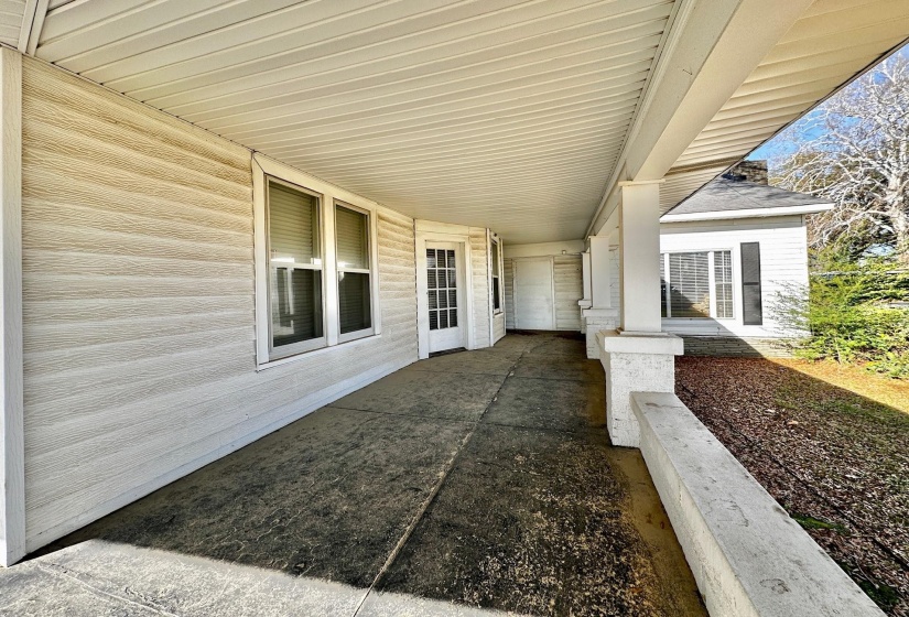 1108 WHITEHAVEN LN, Memphis, Tennessee 38116, 5 Bedroom Bedrooms, 2 Room Rooms,2.1 BathroomBathrooms,Residential,For Sale,WHITEHAVEN,0,10211212