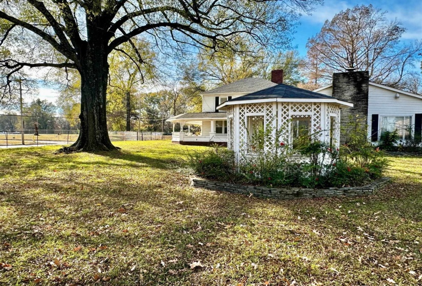 1108 WHITEHAVEN LN, Memphis, Tennessee 38116, 5 Bedroom Bedrooms, 2 Room Rooms,2.1 BathroomBathrooms,Residential,For Sale,WHITEHAVEN,0,10211212