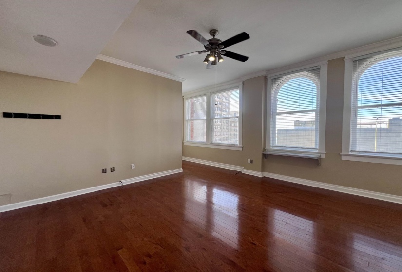 10 MAIN ST, Memphis, Tennessee 38103, 2 Bedrooms Bedrooms, 4 Rooms Rooms,2 BathroomsBathrooms,Residential,For Sale,MAIN,10211217