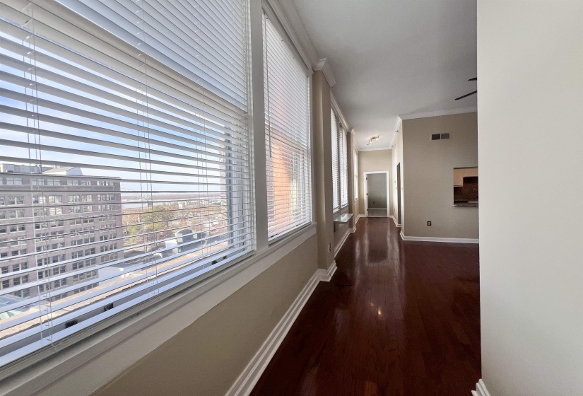 10 MAIN ST, Memphis, Tennessee 38103, 2 Bedrooms Bedrooms, 4 Rooms Rooms,2 BathroomsBathrooms,Residential,For Sale,MAIN,10211217