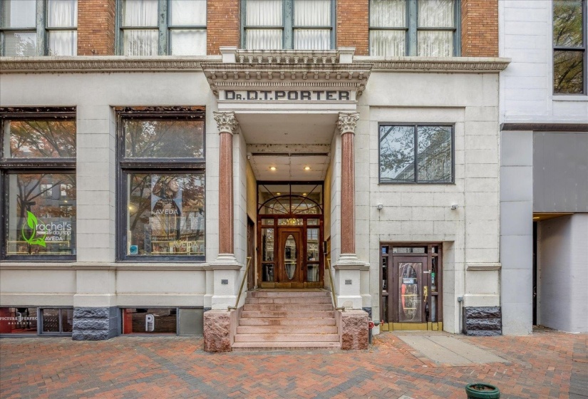 10 MAIN ST, Memphis, Tennessee 38103, 2 Bedrooms Bedrooms, 4 Rooms Rooms,2 BathroomsBathrooms,Residential,For Sale,MAIN,10211217