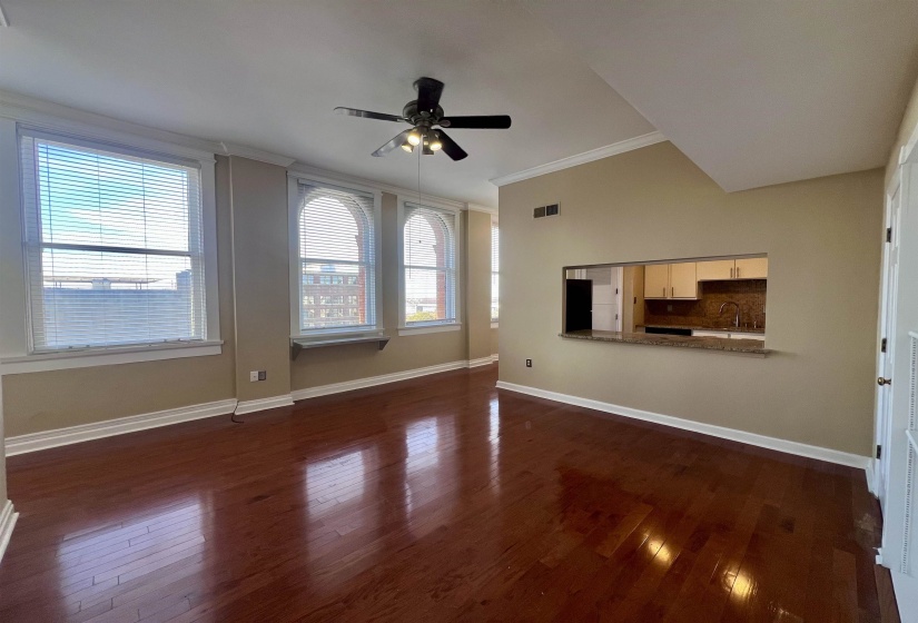 10 MAIN ST, Memphis, Tennessee 38103, 2 Bedrooms Bedrooms, 4 Rooms Rooms,2 BathroomsBathrooms,Residential,For Sale,MAIN,10211217
