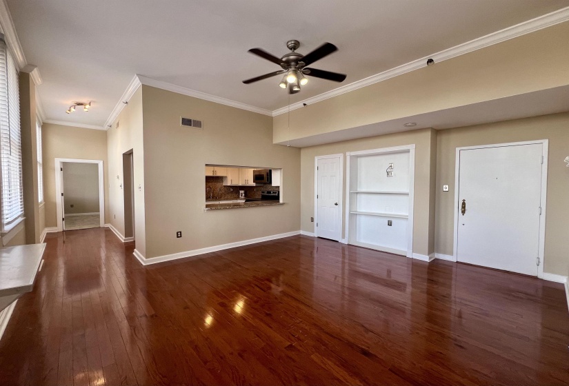 10 MAIN ST, Memphis, Tennessee 38103, 2 Bedrooms Bedrooms, 4 Rooms Rooms,2 BathroomsBathrooms,Residential,For Sale,MAIN,10211217