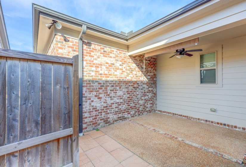 Covered patio great for guest and a barbeque