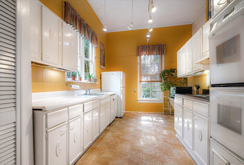 1785 GLENWOOD PL, Memphis, Tennessee 38104, 3 Bedrooms Bedrooms, 7 Rooms Rooms,2 BathroomsBathrooms,Residential,For Sale,GLENWOOD,10211274