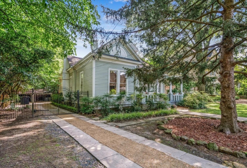 1785 GLENWOOD PL, Memphis, Tennessee 38104, 3 Bedrooms Bedrooms, 7 Rooms Rooms,2 BathroomsBathrooms,Residential,For Sale,GLENWOOD,10211274