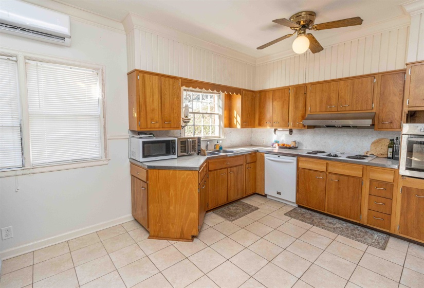 228 THIRD ST, Selmer, Tennessee 38375, 5 Bedrooms Bedrooms, 10 Rooms Rooms,3 BathroomsBathrooms,Residential,For Sale,THIRD,10211285