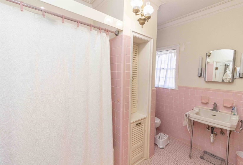 228 THIRD ST, Selmer, Tennessee 38375, 5 Bedrooms Bedrooms, 10 Rooms Rooms,3 BathroomsBathrooms,Residential,For Sale,THIRD,10211285