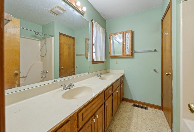 465 METRO RD, Eads, Tennessee 38028-3123, 5 Bedrooms Bedrooms, 9 Rooms Rooms,3 BathroomsBathrooms,Residential,For Sale,METRO,10211352