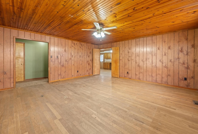 465 METRO RD, Eads, Tennessee 38028-3123, 5 Bedrooms Bedrooms, 9 Rooms Rooms,3 BathroomsBathrooms,Residential,For Sale,METRO,10211352