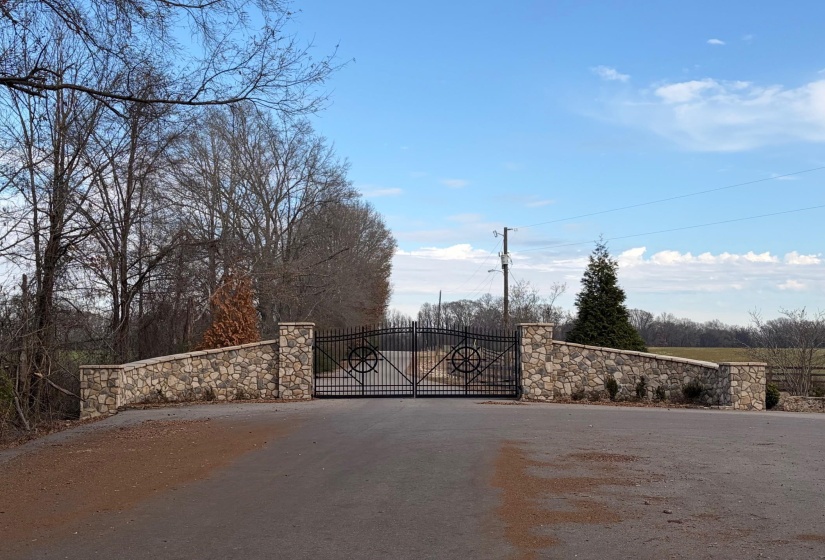 95 CRAVENS RD, Savannah, Tennessee 38372, ,Land,For Sale,CRAVENS,10211385