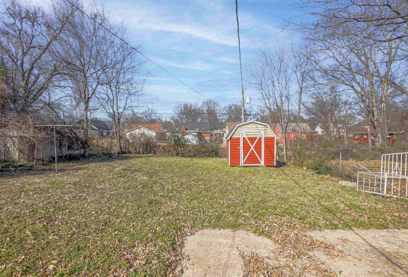 View of yard featuring a shed