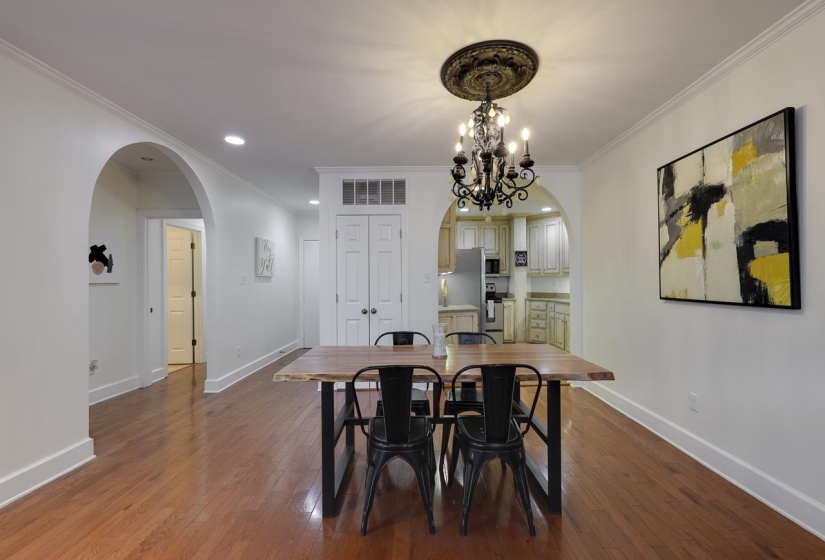107 COURT AVE, Memphis, Tennessee 38103, 2 Bedrooms Bedrooms, 5 Rooms Rooms,2 BathroomsBathrooms,Residential,For Sale,COURT,10211402