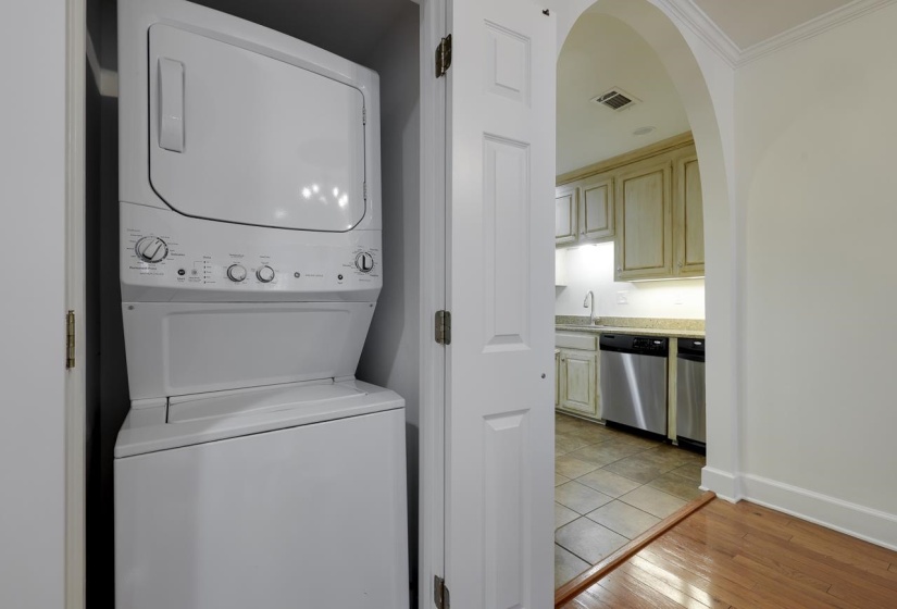 107 COURT AVE, Memphis, Tennessee 38103, 2 Bedrooms Bedrooms, 5 Rooms Rooms,2 BathroomsBathrooms,Residential,For Sale,COURT,10211402