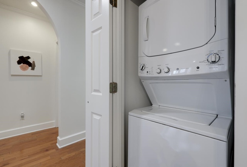 107 COURT AVE, Memphis, Tennessee 38103, 2 Bedrooms Bedrooms, 5 Rooms Rooms,2 BathroomsBathrooms,Residential,For Sale,COURT,10211402