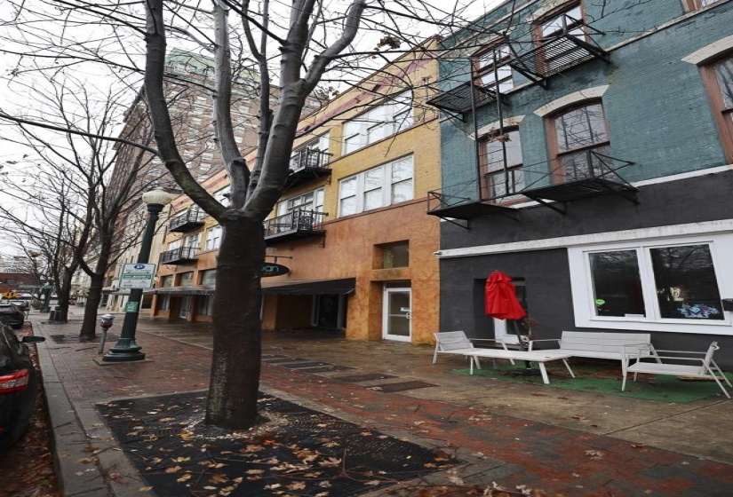 107 COURT AVE, Memphis, Tennessee 38103, 2 Bedrooms Bedrooms, 5 Rooms Rooms,2 BathroomsBathrooms,Residential,For Sale,COURT,10211402