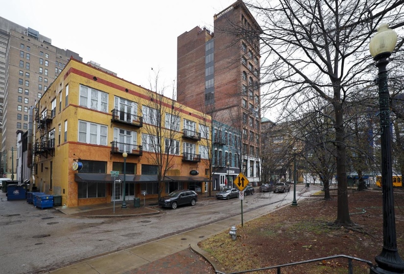107 COURT AVE, Memphis, Tennessee 38103, 2 Bedrooms Bedrooms, 5 Rooms Rooms,2 BathroomsBathrooms,Residential,For Sale,COURT,10211402