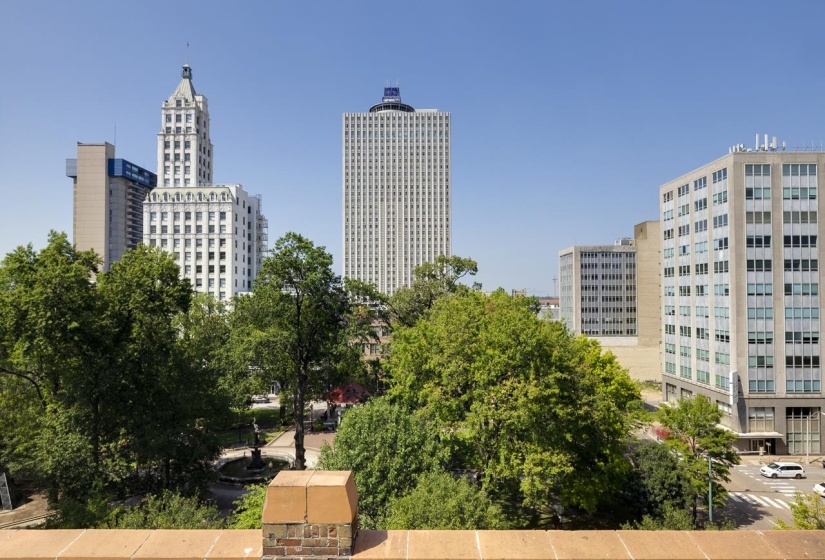 107 COURT AVE, Memphis, Tennessee 38103, 2 Bedrooms Bedrooms, 5 Rooms Rooms,2 BathroomsBathrooms,Residential,For Sale,COURT,10211402