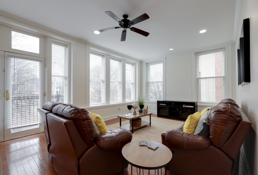 107 COURT AVE, Memphis, Tennessee 38103, 2 Bedrooms Bedrooms, 5 Rooms Rooms,2 BathroomsBathrooms,Residential,For Sale,COURT,10211402