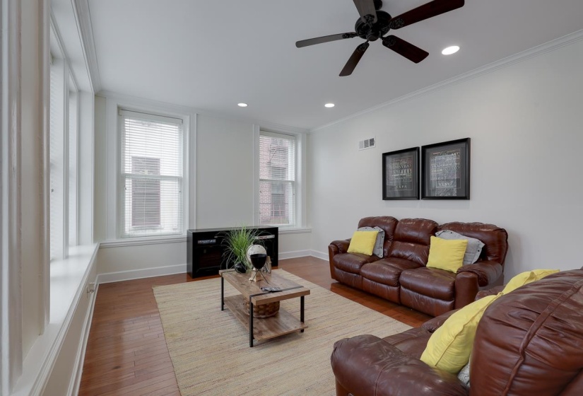 107 COURT AVE, Memphis, Tennessee 38103, 2 Bedrooms Bedrooms, 5 Rooms Rooms,2 BathroomsBathrooms,Residential,For Sale,COURT,10211402