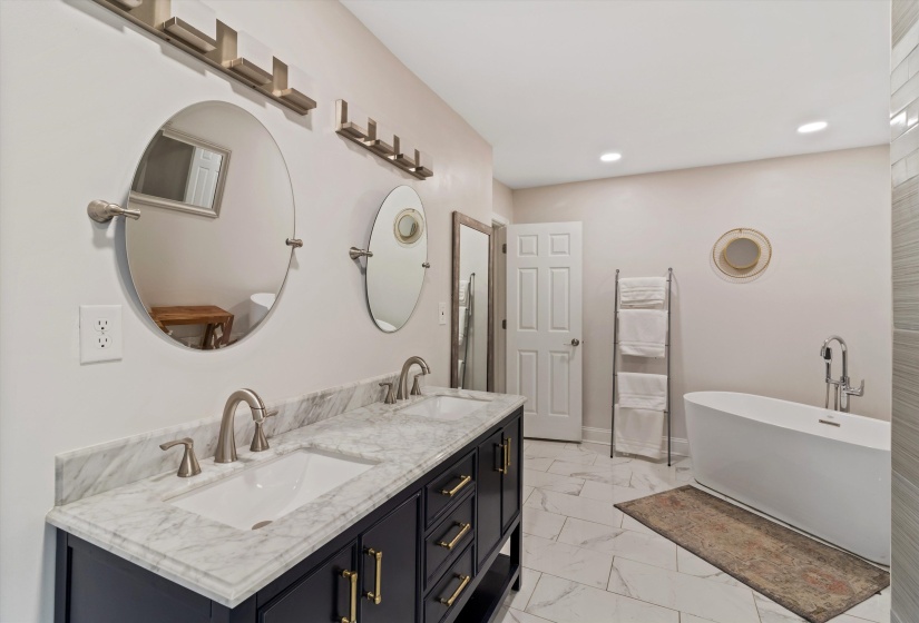 909 MCLEAN BLVD, Memphis, Tennessee 38114, 6 Bedrooms Bedrooms, 10 Rooms Rooms,4 BathroomsBathrooms,Residential,For Sale,MCLEAN,10211487