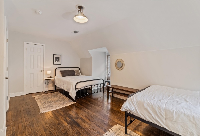 909 MCLEAN BLVD, Memphis, Tennessee 38114, 6 Bedrooms Bedrooms, 10 Rooms Rooms,4 BathroomsBathrooms,Residential,For Sale,MCLEAN,10211487