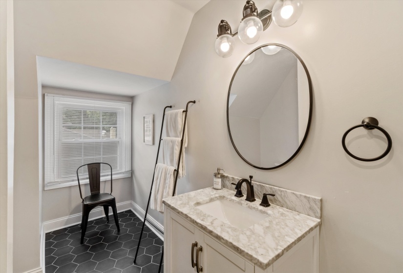 909 MCLEAN BLVD, Memphis, Tennessee 38114, 6 Bedrooms Bedrooms, 10 Rooms Rooms,4 BathroomsBathrooms,Residential,For Sale,MCLEAN,10211487
