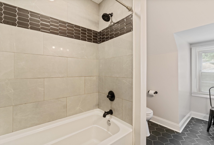 909 MCLEAN BLVD, Memphis, Tennessee 38114, 6 Bedrooms Bedrooms, 10 Rooms Rooms,4 BathroomsBathrooms,Residential,For Sale,MCLEAN,10211487
