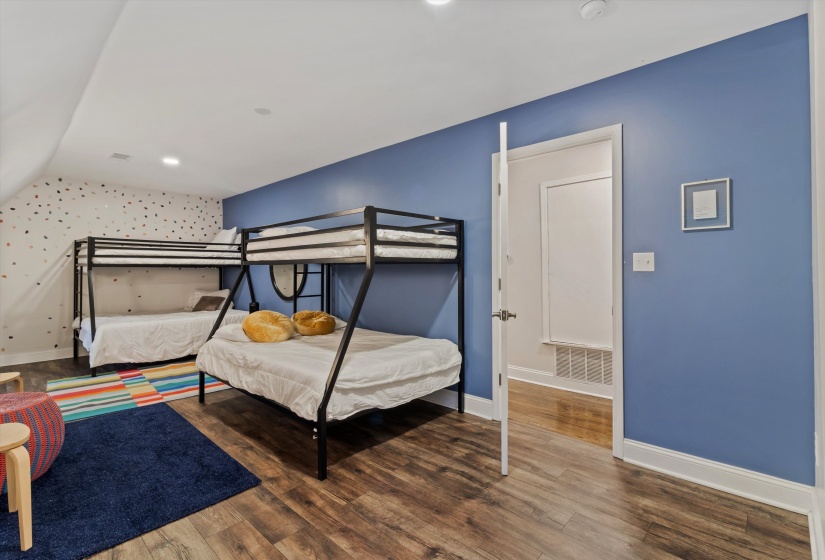 909 MCLEAN BLVD, Memphis, Tennessee 38114, 6 Bedrooms Bedrooms, 10 Rooms Rooms,4 BathroomsBathrooms,Residential,For Sale,MCLEAN,10211487