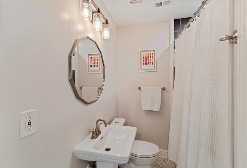 909 MCLEAN BLVD, Memphis, Tennessee 38114, 6 Bedrooms Bedrooms, 10 Rooms Rooms,4 BathroomsBathrooms,Residential,For Sale,MCLEAN,10211487